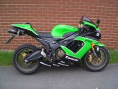 <p>Kawasaki ZX 6-R mit MIVV Carbon Underseat Endschalldämpfer.</p>