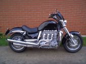 <p>Triumph Rocket III mit Hochglanzverdichteten Felgen.</p>